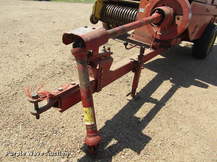 image for item DD5706 New Holland 315 small square baler