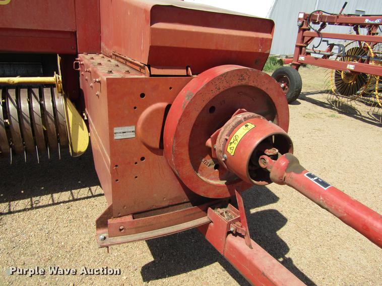 image for item DD5706 New Holland 315 small square baler