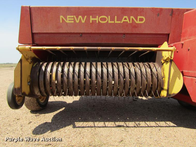 image for item DD5706 New Holland 315 small square baler