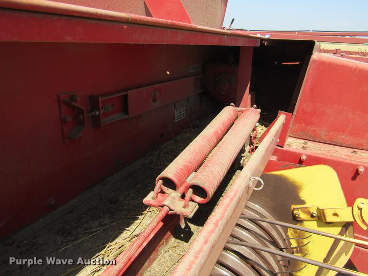 image for item DD5706 New Holland 315 small square baler