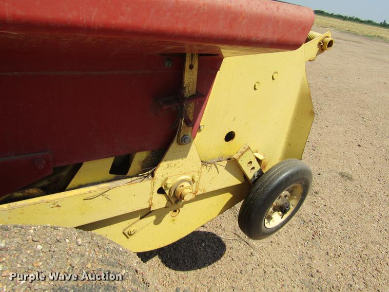 image for item DD5706 New Holland 315 small square baler