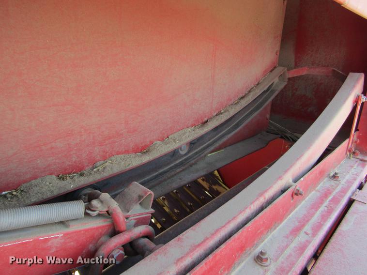 image for item DD5706 New Holland 315 small square baler