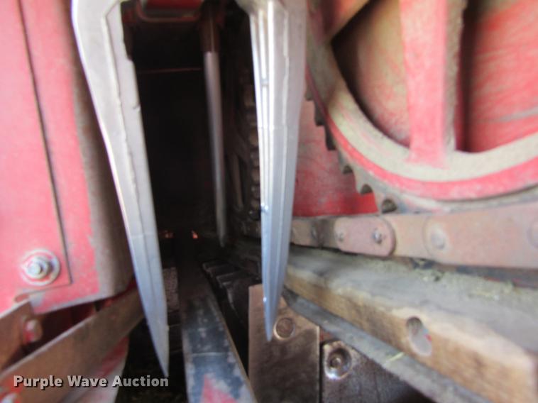 image for item DD5706 New Holland 315 small square baler