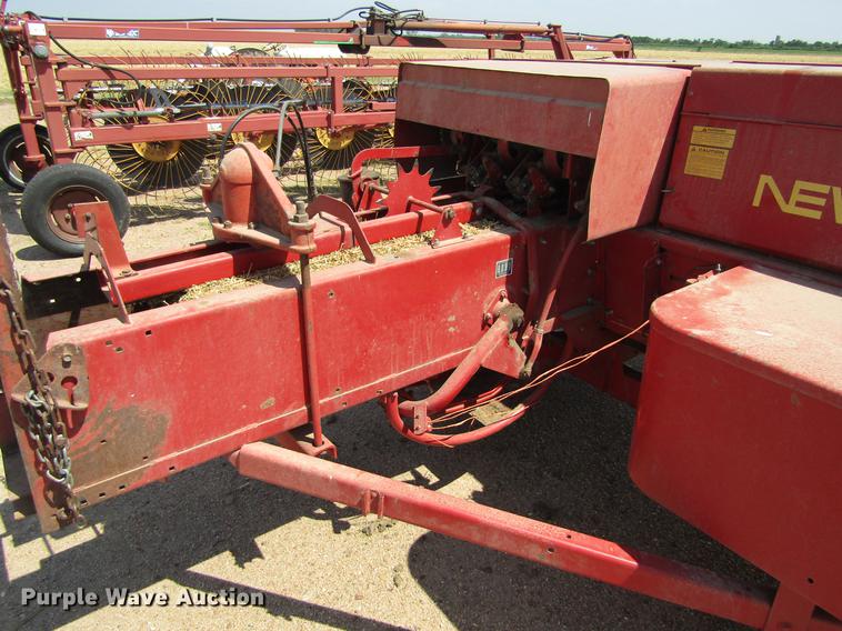image for item DD5706 New Holland 315 small square baler