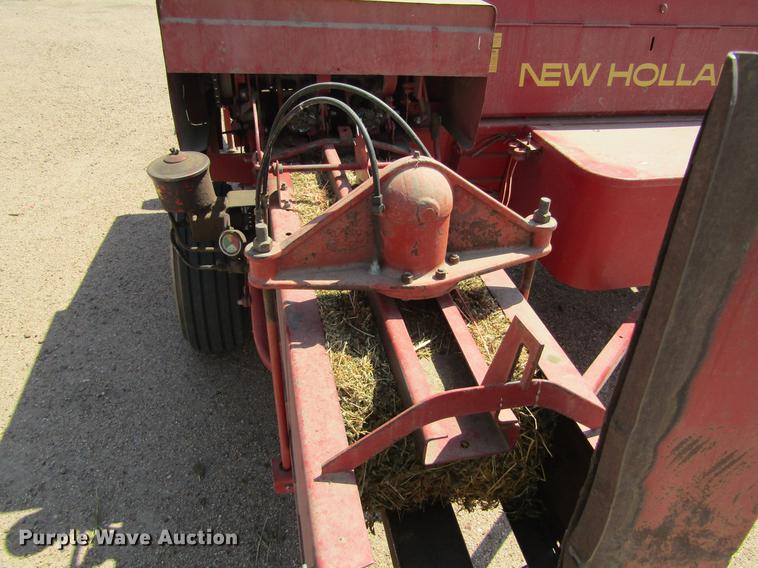 image for item DD5706 New Holland 315 small square baler