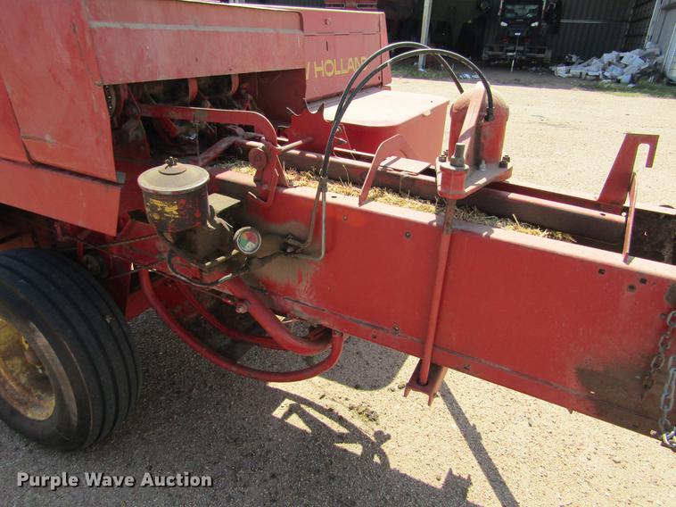 image for item DD5706 New Holland 315 small square baler