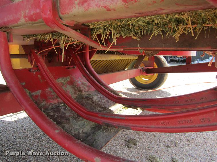 image for item DD5706 New Holland 315 small square baler