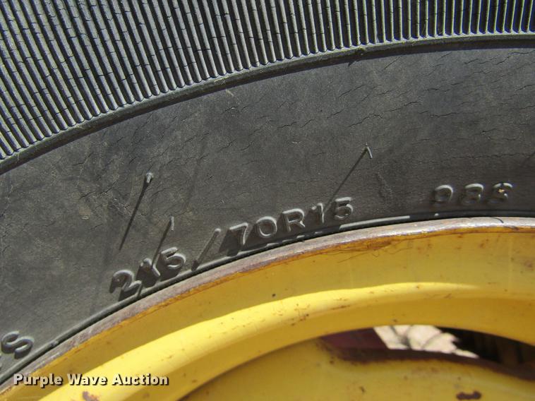 image for item DD5706 New Holland 315 small square baler