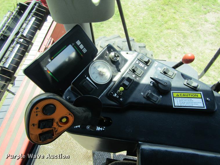 image for item DD5719 1998 Case IH 8870 windrower