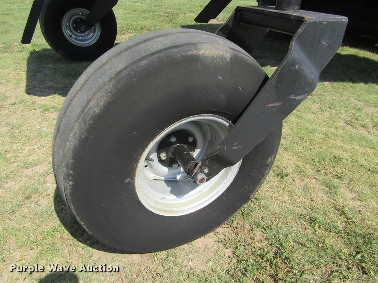 image for item DD5719 1998 Case IH 8870 windrower