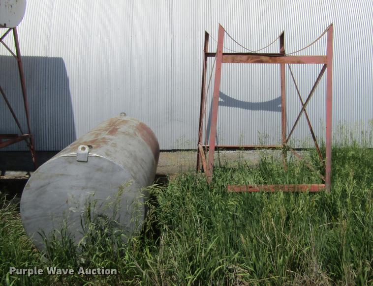 image for item DD5720 (5) fuel tanks