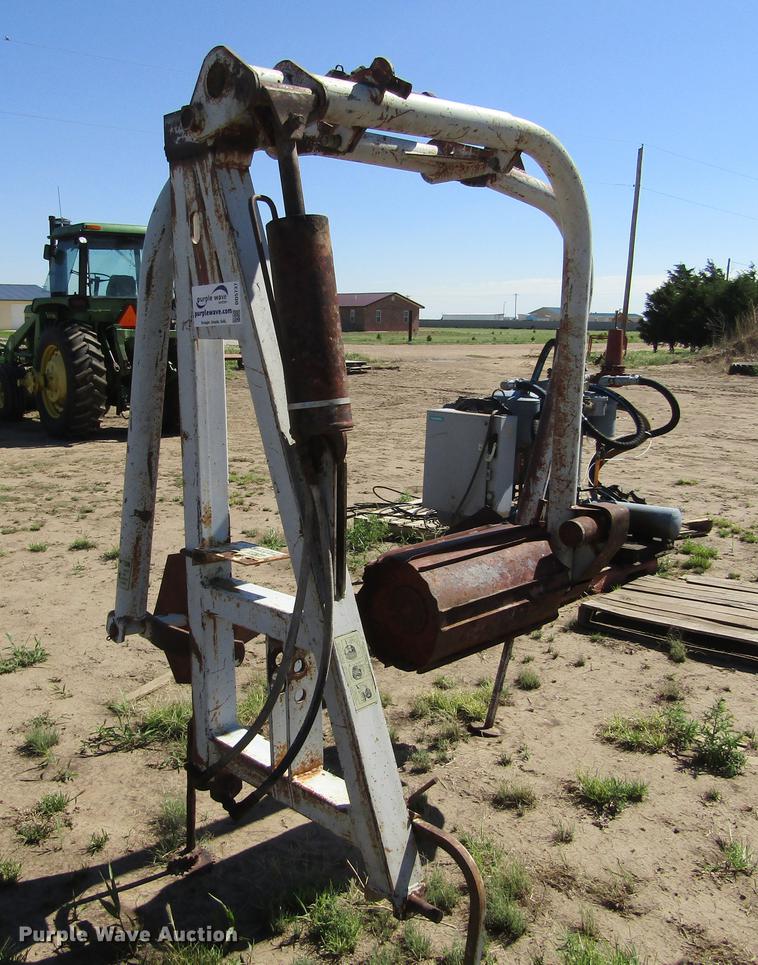 image for item DD5737 Round bale unroller