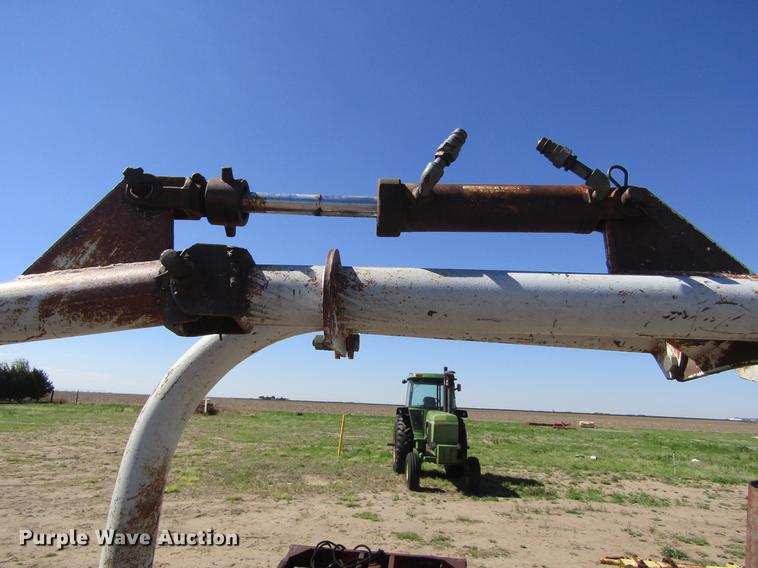 image for item DD5737 Round bale unroller