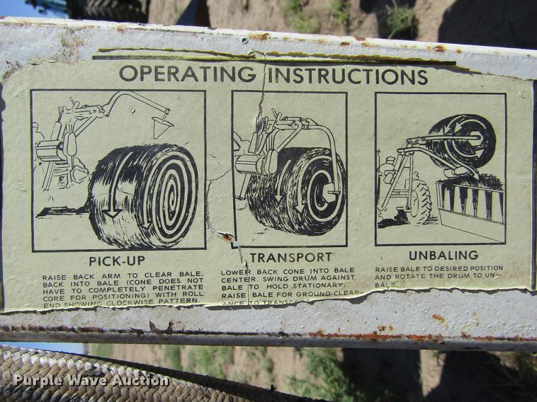 image for item DD5737 Round bale unroller