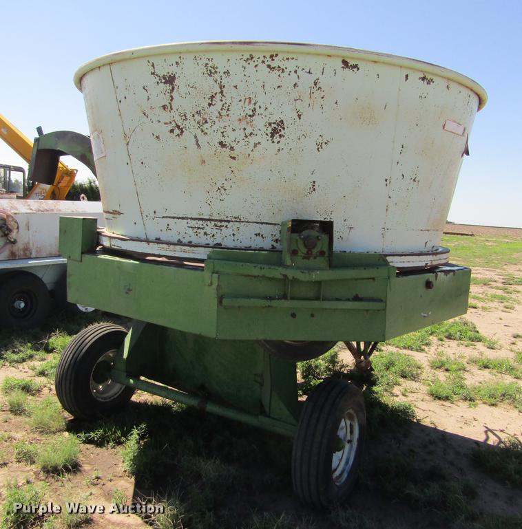 image for item DD5741 Tubmiller 900 bale processor