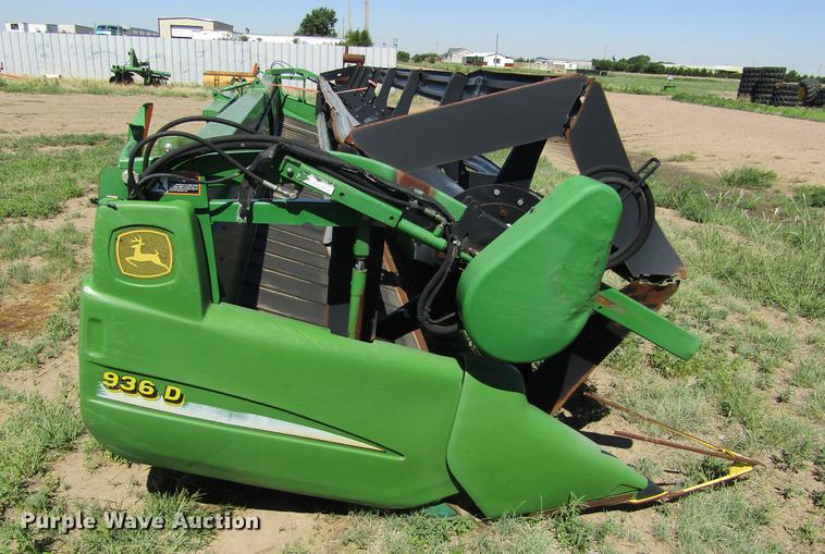image for item DD5743 2003 John Deere 936D draper head
