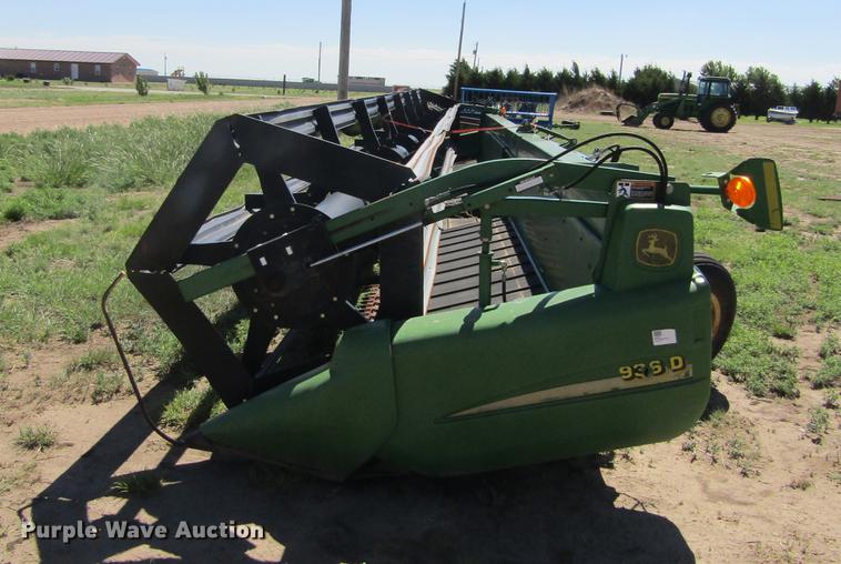 image for item DD5743 2003 John Deere 936D draper head