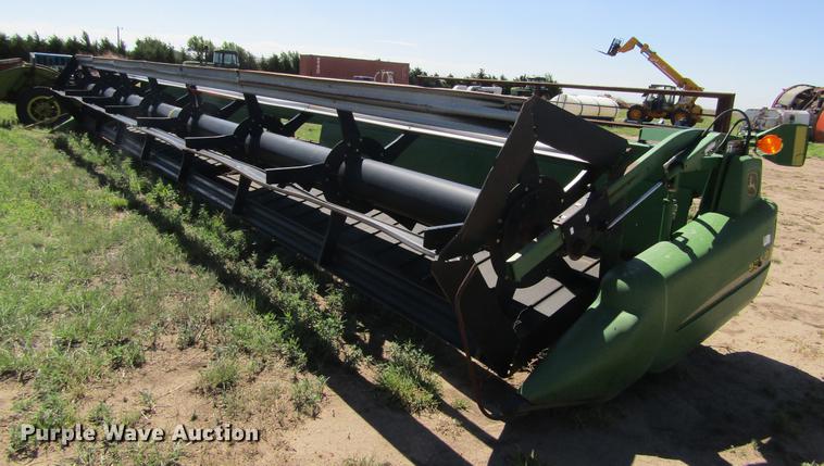 image for item DD5743 2003 John Deere 936D draper head