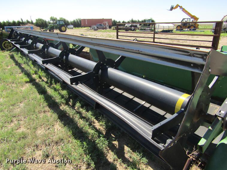 image for item DD5743 2003 John Deere 936D draper head