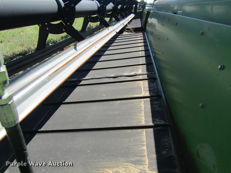 image for item DD5743 2003 John Deere 936D draper head