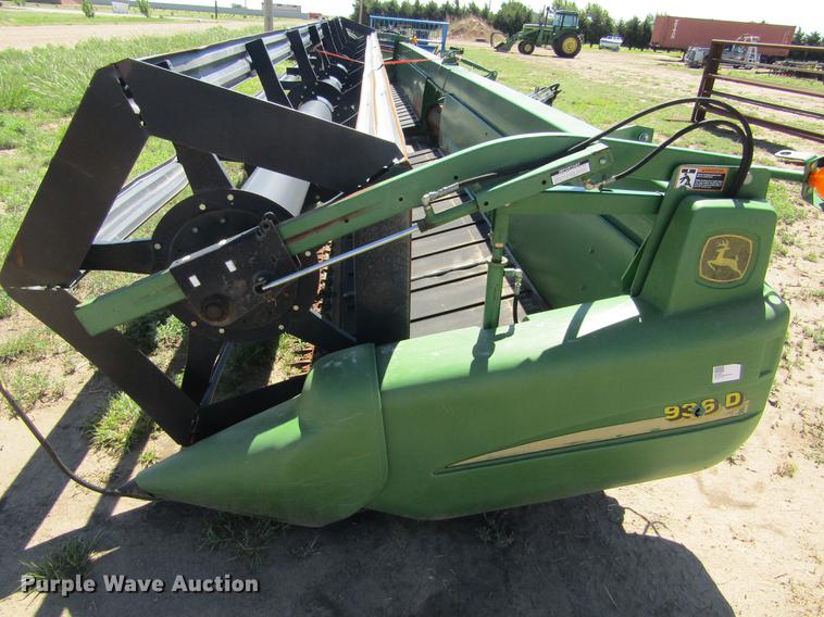 image for item DD5743 2003 John Deere 936D draper head