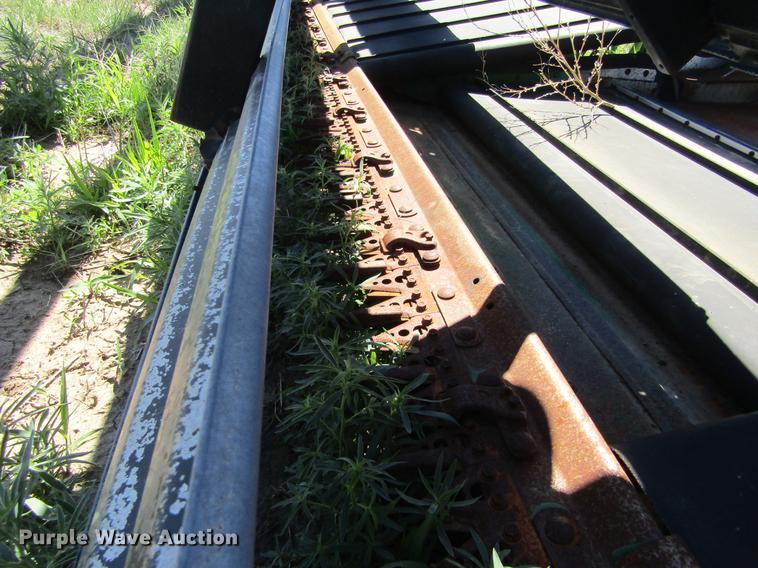 image for item DD5743 2003 John Deere 936D draper head