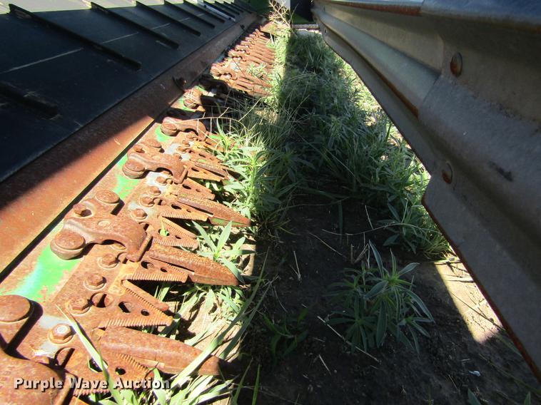 image for item DD5743 2003 John Deere 936D draper head