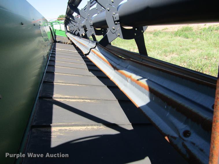 image for item DD5743 2003 John Deere 936D draper head