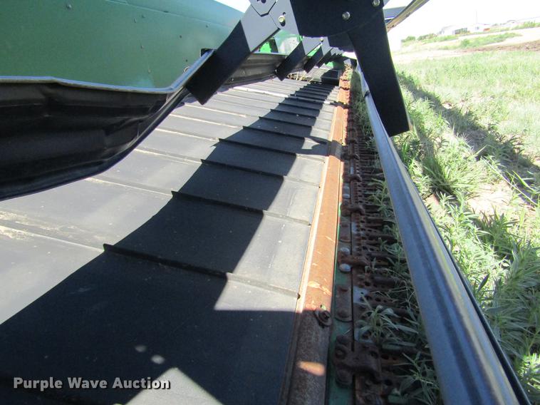 image for item DD5743 2003 John Deere 936D draper head