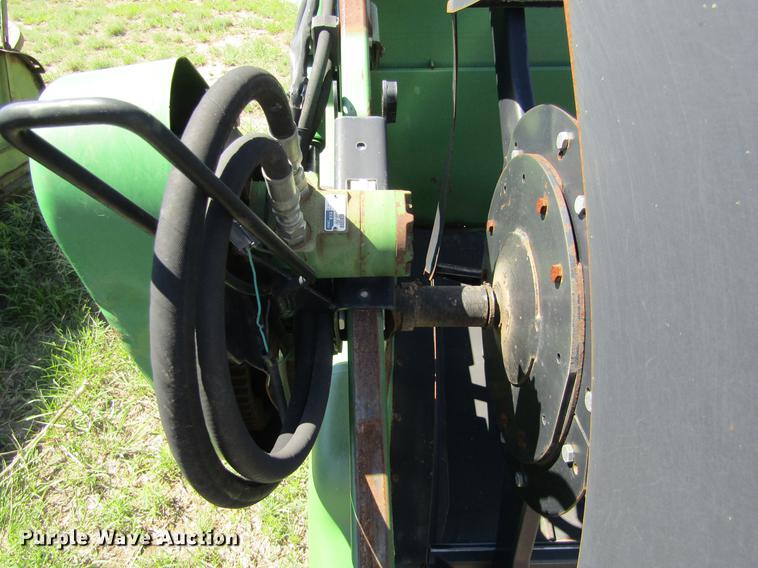 image for item DD5743 2003 John Deere 936D draper head
