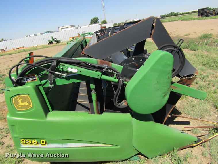 image for item DD5743 2003 John Deere 936D draper head