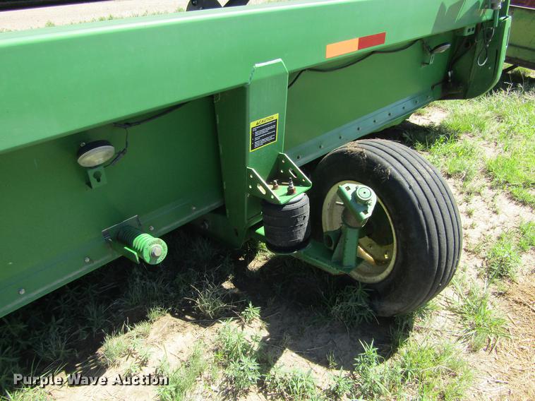 image for item DD5743 2003 John Deere 936D draper head