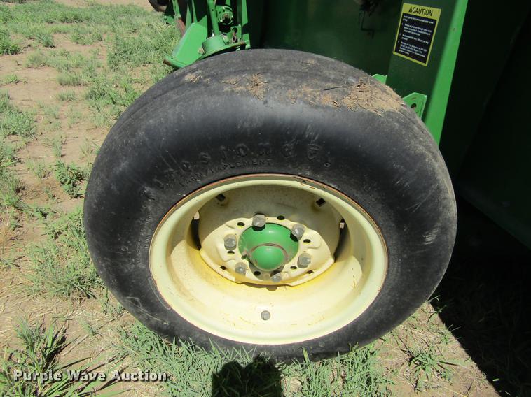 image for item DD5743 2003 John Deere 936D draper head