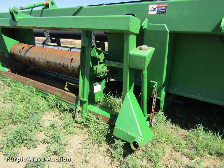 image for item DD5743 2003 John Deere 936D draper head