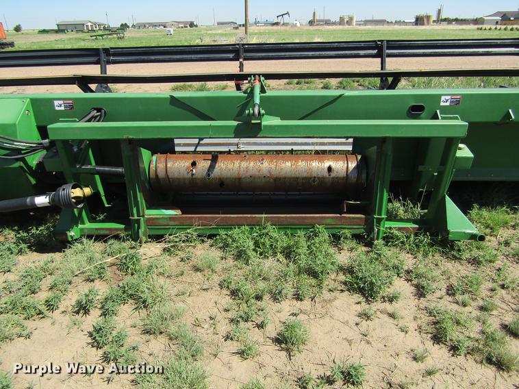 image for item DD5743 2003 John Deere 936D draper head