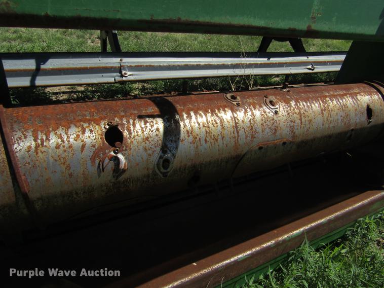 image for item DD5743 2003 John Deere 936D draper head