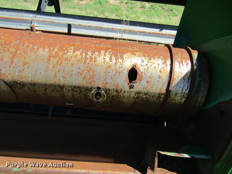 image for item DD5743 2003 John Deere 936D draper head