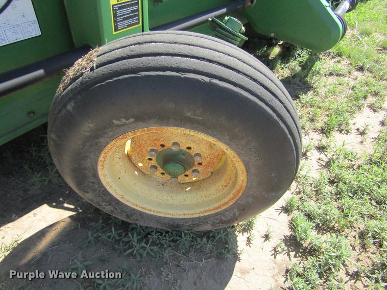 image for item DD5743 2003 John Deere 936D draper head