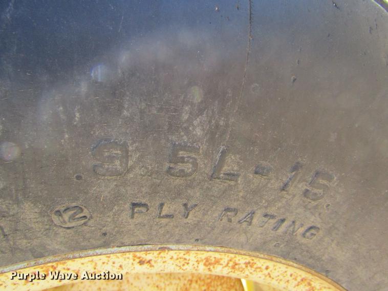 image for item DD5743 2003 John Deere 936D draper head