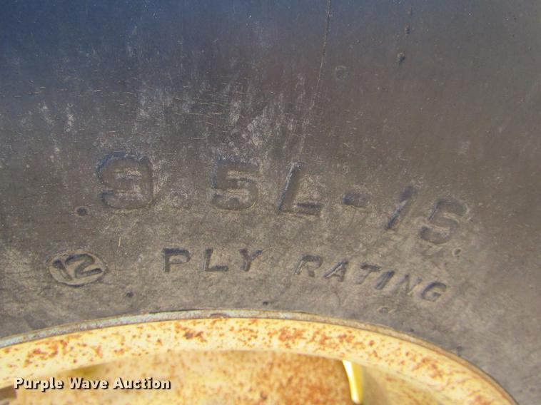 image for item DD5743 2003 John Deere 936D draper head