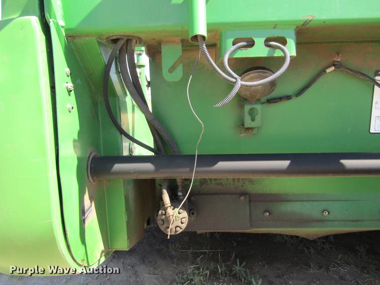 image for item DD5743 2003 John Deere 936D draper head