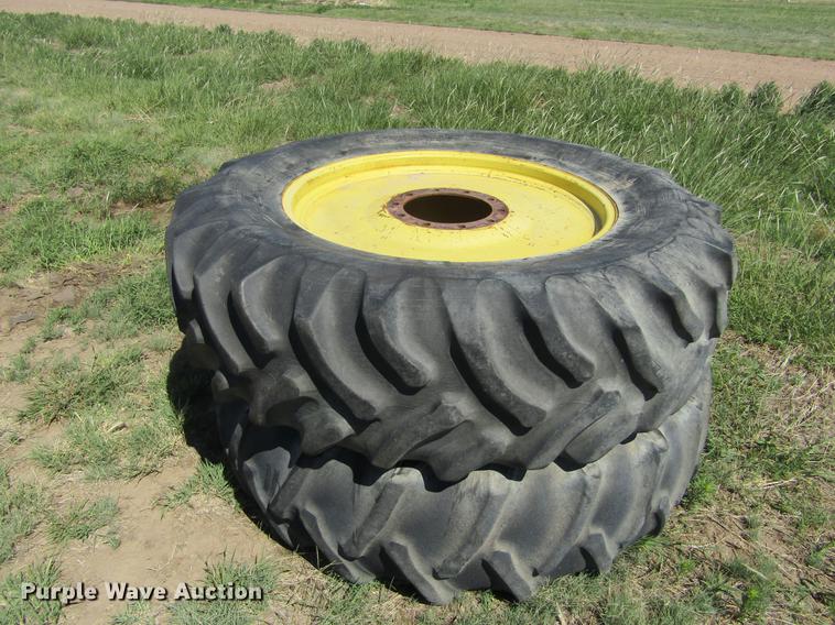 image for item DD5745 1977 John Deere 4630 tractor