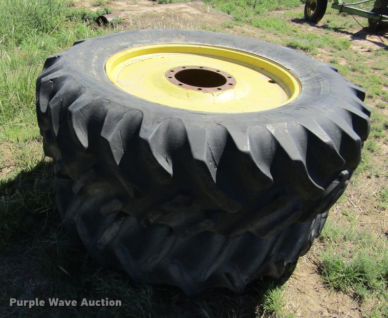 image for item DD5745 1977 John Deere 4630 tractor