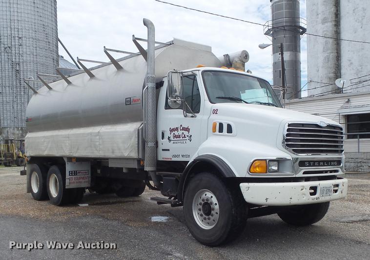 image for item DD7206 2004 Sterling feed delivery truck