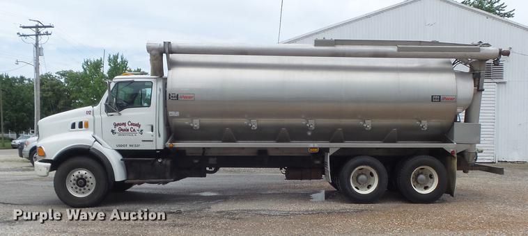 image for item DD7206 2004 Sterling feed delivery truck