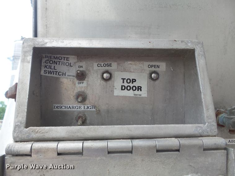 image for item DD7206 2004 Sterling feed delivery truck