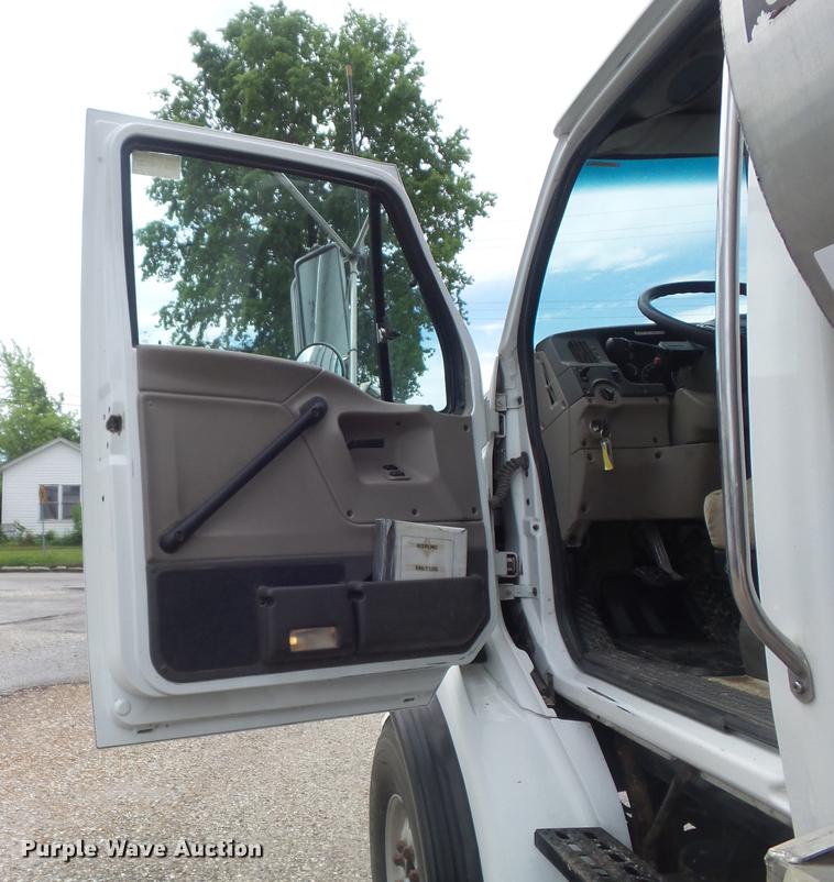 image for item DD7206 2004 Sterling feed delivery truck