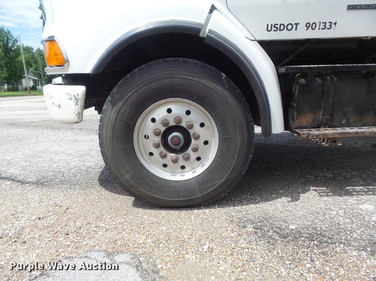 image for item DD7206 2004 Sterling feed delivery truck