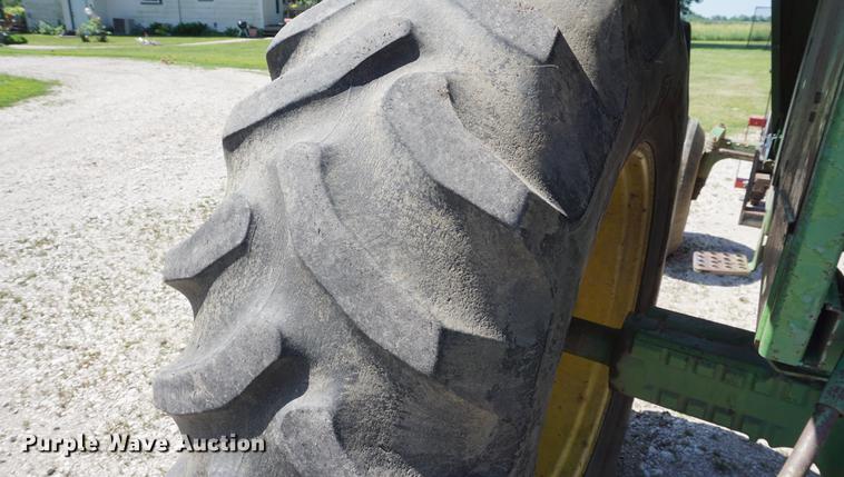 image for item DD7668 1974 John Deere 4430 tractor