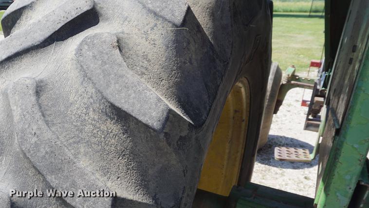 image for item DD7668 1974 John Deere 4430 tractor